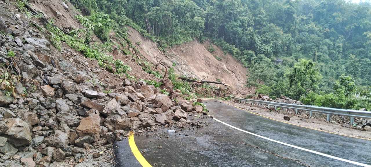 बाढीबाट तीन सडक पूर्ण र छ आंशिक रूपमा अवरूद्ध