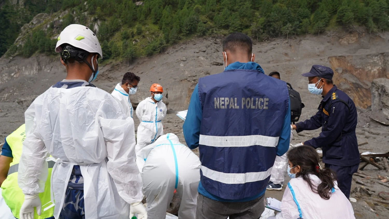 चितवनमा फेला परेका ३६२ शवमध्ये ३३३ को व्यवस्थापन, ६८ जना आफन्तकोे ‘डिएनए’ नमूना सङ्कलन