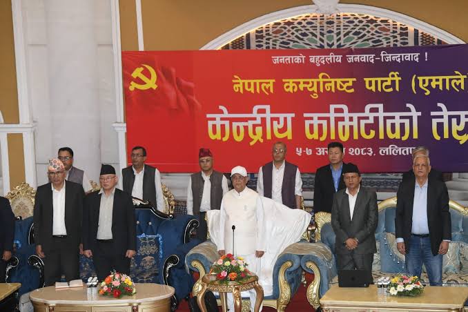 एमाले केन्द्रीय कमिटी बैठक लम्बियो, बीचमै सचिवालय बैठक बस्ने