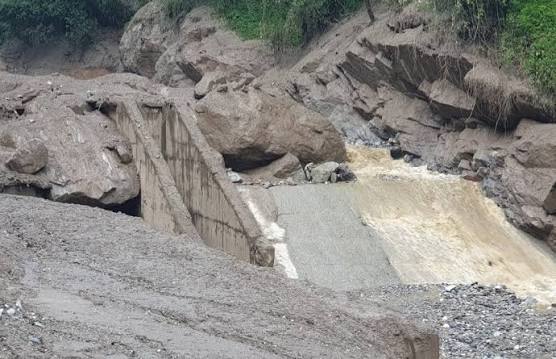 बाढीपहिरोले रेलेखोला जलविद्युत् आयोजनाको उत्पादन रोकियो