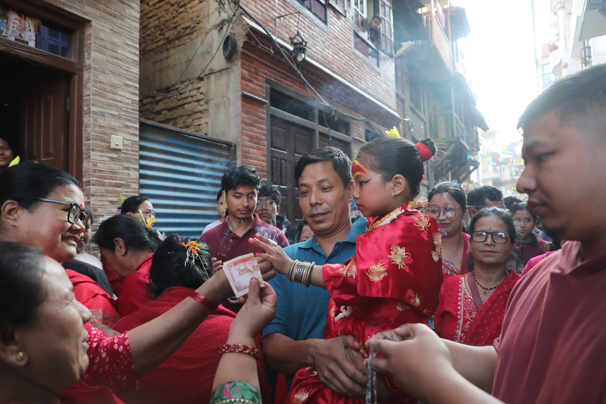 थिमिमा ६२ वर्षपछि जीवित देवी कुमारीको दर्शनसहित टीका ग्रहण गर्ने परम्परा सुरु